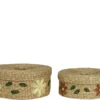 Boîte tressée en algue avec fleurs brodées rouges petit modèle - Ø 24 x H 9 cm