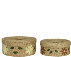 Boîte tressée en algue avec fleurs brodées rouges petit modèle - Ø 24 x H 9 cm
