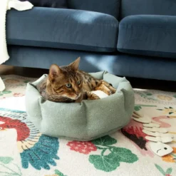 Corbeille pour chat en tissu beige Scruffs Eco Eden - 45 cm