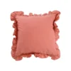 Coussin volanté rose en coton - 45 x 45 cm