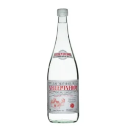 Eau gazeuse Vintage. La bouteille en verre de 1 L