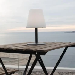 Lampe de table LED Batimex de H 26 cm avec chargement micro USB