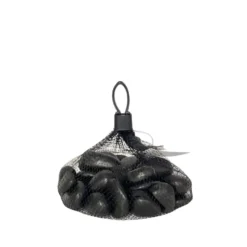 Pierres de fleuve noires 16/36 mm en filet - 1 kg
