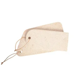 Planche à découper Terrazo beige avec cordelette en cuir 40x23 cm