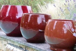 Pot rond en terre émaillée coloris cerise Les Poteries d'Albi Bahia - Ø 43 x H 46 cm