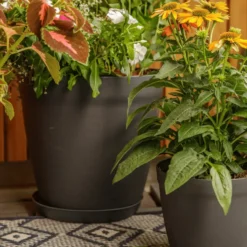 Pot rond lilo Poetic botanic® coloris gris en plastique recyclé 20,8 L - Ø 35 cm