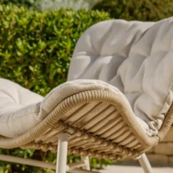 Salon de jardin en acier et résine tressée coloris beige Hosta II - 3 éléments (table basse et deux fauteuils)