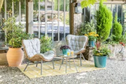 Salon de jardin en acier et résine tressée coloris noir et miel Hosta - 3 éléments (table basse et deux fauteuils)