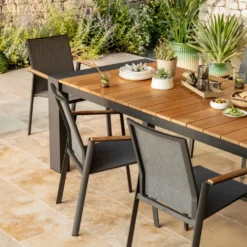 Table avec allonges Capucine coloris bois en aluminium et teck - 228/294 x 100 cm