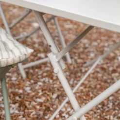 Table de jardin pliante Clivia coloris beige en acier - 110 x 70 x 71 cm