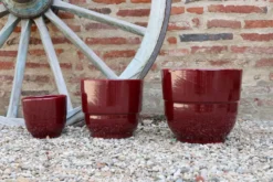 Vase en terre émaillée coloris cerise Les Poteries d'Albi Vase Rebord - Ø 35 x H 33 cm